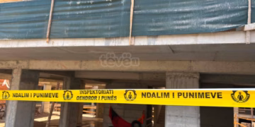 Inspektorati i Punës ndalon punimet në Vushtrri pas vdekjes së 31-vjeçarit që ra nga ndërtesa