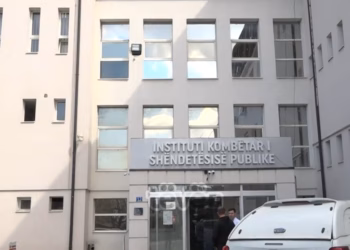 8 raste me Fruth në dy javët e fundit të prillit, kërkohen masa ndaj prindërve që s’vaksinojnë fëmijët