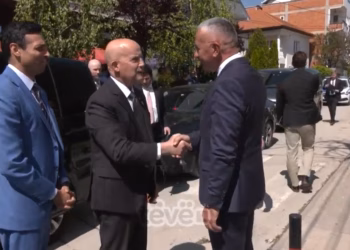 Kongresmenët amerikanë zbarkojnë në Luginë, flasin për padrejtësitë ndaj shqiptarëve