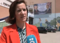Teuta Fazliu del i pret kongresmenët, amerikanët ndalen e dëgjojnë nga afër për padrejtësitë serbe
