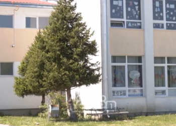 13 vjeçarja në Zllakuqan i rikthehet bankave shkollore – flet drejtoresha e shkollës