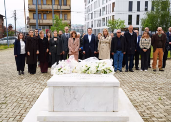 Haxhiu përkujton Konushevcin dhe Malajn në 28-vjetorin e vrasjes së tyre