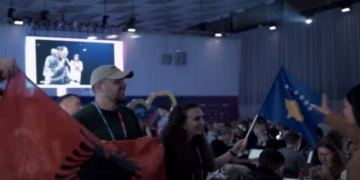Incident në Eurovision, delegacionit serb i pengon flamuri i Kosovës