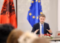 Kryediplomati shqiptar viziton Kosovën, takohet me krerët institucionalë