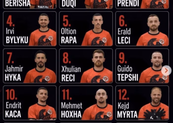 Jahmir Hyka dhe Mentor Mazrekaj fillojnë të luajnë futboll të vogël, bëhen pjesë e Shqipërisë