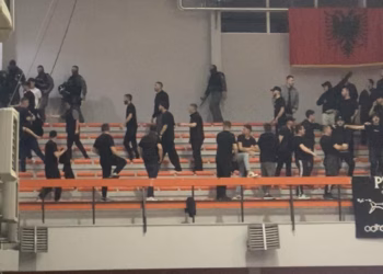Tifozët “Arpagjikët” demolojnë palestrën “Sezai Surroi” pas ndeshjes Bashkimi – Trepça