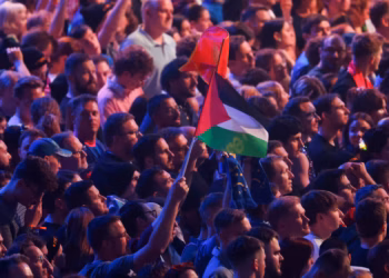 Audienca fishkëllen performancën e Izraelit në gjysmëfinalen e Eurovisionit