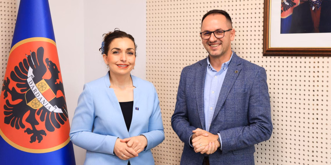 Besim Kodra i bashkangjitet rrugëtimit politik të Vjosa Osmanit