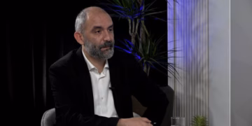 Sondazhet e fundit, në çfarë përqindje del LVV? – Flet Artan Abrashi