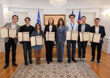 Haxhiu takon nxënësit që përfaqësuan Kosovën në EMO 2026 dhe i nderon me mirënjohje