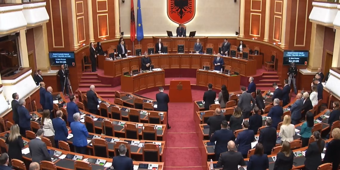 PS dhe PD bashkojnë votat, miratohet rezoluta për integrimin e Shqipërisë në BE