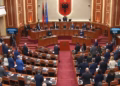 PS dhe PD bashkojnë votat, miratohet rezoluta për integrimin në BE të Shqipërisë