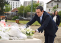 Kurti nderon Ilir Konushevcin dhe Hazir Malajn në 28-vjetorin e rënies