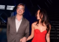 Brad Pitt shfaqet romantik me partneren 29 vite më të re