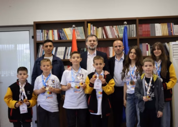 Çeku priti në takim nxënësit fitues të medaljeve në Olimpiadën Botërore të Matematikës