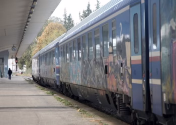 Treni përplas për vdekje një person në Selanik