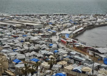 Pesë persona të vrarë në sulmet izraelite në Gaza pavarësisht një armëpushimi në fuqi