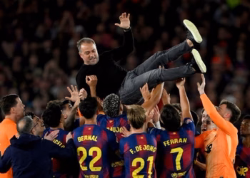 Flick konfirmon kontratën e re me Barcelonën