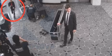 Publikohen pamjet se si ndodhi sulmi gjatë darkës së Trumpit me gazetarët në Shtëpinë e Bardhë