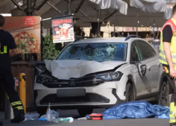 Dy të vdekur dhe shumë të plagosur pasi një makinë u përplas me turmën në Leipzig