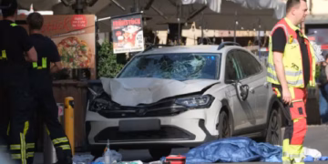 Dy të vdekur dhe shumë të plagosur pasi një makinë u përplas me turmën në Leipzig