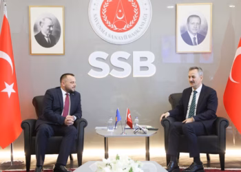Maqedonci takon zyrtarin turk për industrinë e mbrojtjes, diskutohet fabrika e municionit në Kosovë