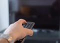 Si të rregulloni telekomandën kur nuk punon – truku i thjeshtë i “resetimit”