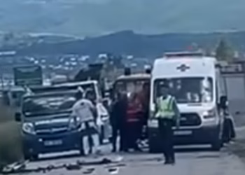 Tre të lënduar në një aksident mes tri veturave në rrugën Viti-Kllokot