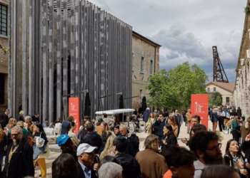 ​Bienalja e Venecias hapet pa juri, kontestohet pjesëmarrja e Rusisë dhe Izraelit