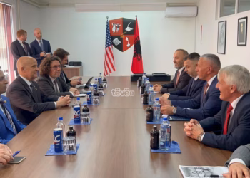 Kongresistët amerikanë në Luginë, priten në Këshillin Kombëtar Shqiptar