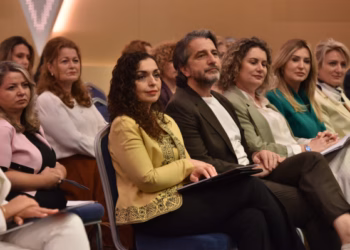 Gratë lidere shqiptare mblidhen në Prishtinë, kërkohet barazi më e madhe me burrat në vendimmarrje