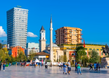 Shqipëria nis vitin 2026 me më shumë vdekje se lindje, thotë raporti