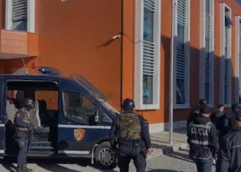 Operacion antidrogë në Elbasan, 26 persona të arrestuar – sekuestrohen kokainë dhe kanabis