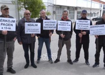 Protestojnë për rritje page punëtorët e “Trafikut Urban”, paralajmërojnë edhe grevë