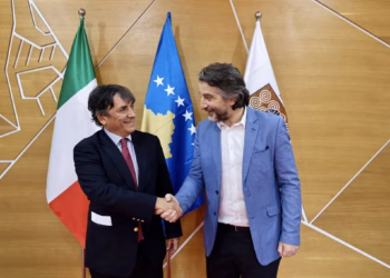 Rama takon ambasadorin italian, diskutohet për fuqizimin e të rinjve