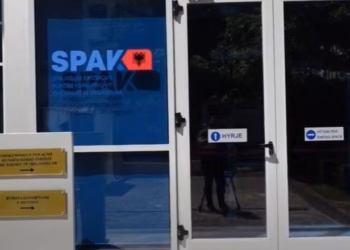 Kërcënoi të shpërthente bombën në Rinas nëse Shqipëria nuk pranon që Kosova është Serbi, SPAK dërgon në gjykatë 44-vjeçarin rus