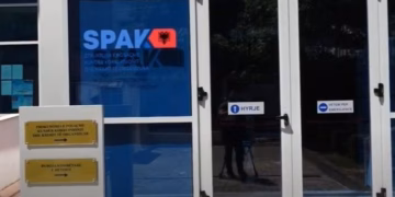 Kërcënoi të shpërthente bombën në Rinas nëse Shqipëria nuk pranon që Kosova është Serbi, SPAK dërgon në gjykatë 44-vjeçarin rus