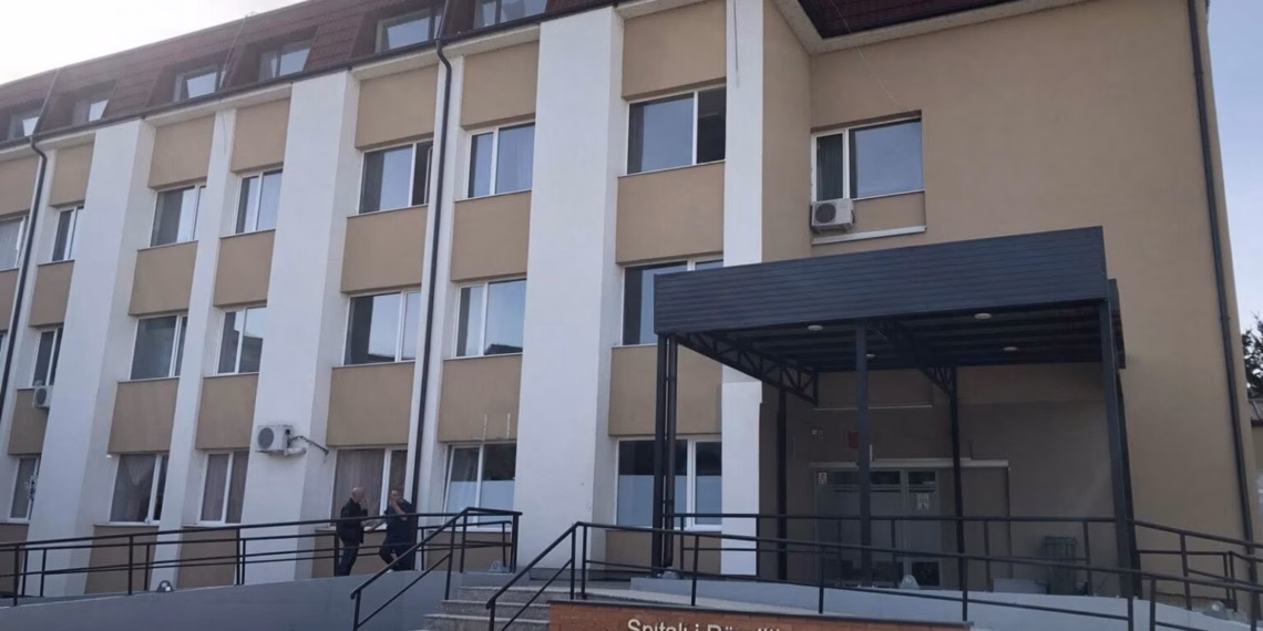 Vrasja në Gjakovë, Spitali: Viktima u soll pa shenja jete në emergjencë