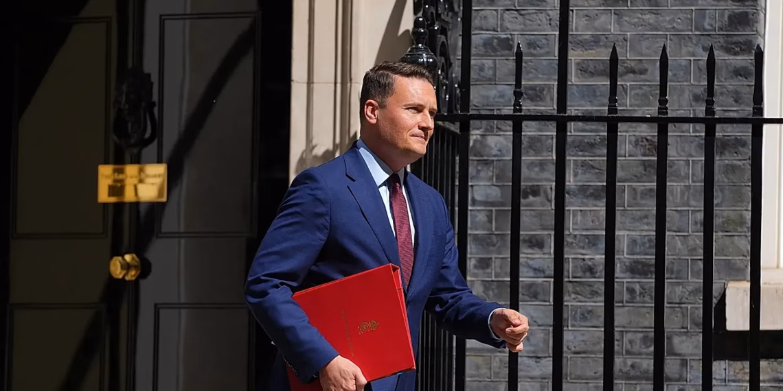 Rivali kryesor i Keir Starmer jep dorëheqjen nga posti i sekretarit britanik të shëndetësisë