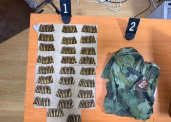 Konfiskohet një uniformë e ushtrisë serbe dhe 293 fishekë në një shtëpi në Zubin Potok