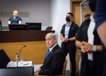 Netanyahu përfundon dëshminë në gjyqin për korrupsion pas 98 seancash