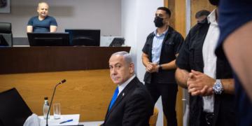 Netanyahu përfundon dëshminë në gjyqin për korrupsion pas 98 seancash