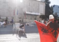 Protesta qytetare në Tiranë, një grup protestuesish kaluan natën përpara Kryeministrisë