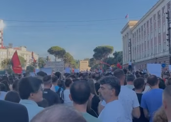 Dita e 16-të e protestës në Tiranë, nis grumbullimi i qytetarëve, do të marshojnë drejt Kryeministrisë