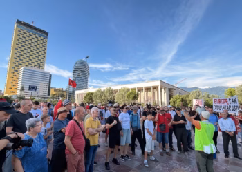 Protesta e 17-të në Tiranë, kërkohet largimi i Ramës