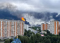 Ukraina godet rafinerinë e naftës në Moskë dhe ndërpret fluturimet komerciale