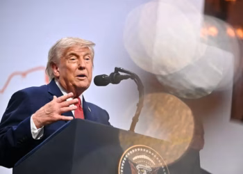 “Ishin ata që po hidhnin të gjitha ato bomba”: Trump flet për rolin e Emirateve në konfliktin me Iranin