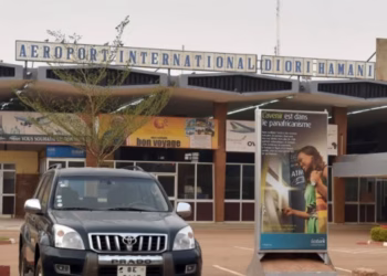 35 të vrarë nga sulmi i armatosur në aeroportin e Nigerit, mes tyre 11 ushtarë