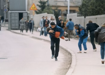 “Sarajevo Safari” – Der Spiegel rikthen artikullin për Vuçiqin, pavarësisht urdhrit të gjykatës