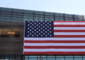 Ambasada e SHBA-së në Prishtinë nis përgatitjet për festën e 4 Korrikut, valëvit flamurin amerikan